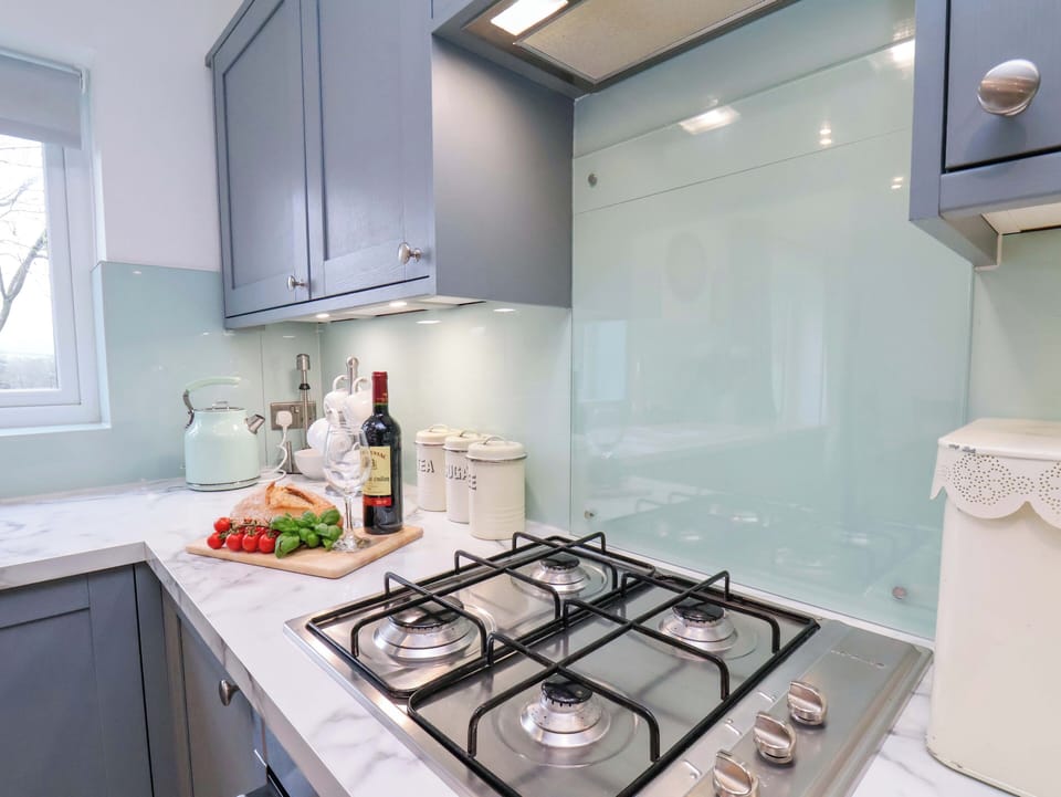 Cottage | Private kitchen | Fridge, dishwasher, highchair, cookware/dishes/utensils