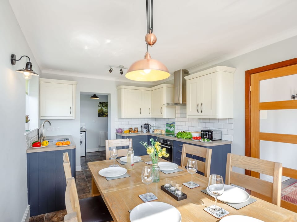 Cottage | Private kitchen | Fridge, microwave, stovetop, dishwasher