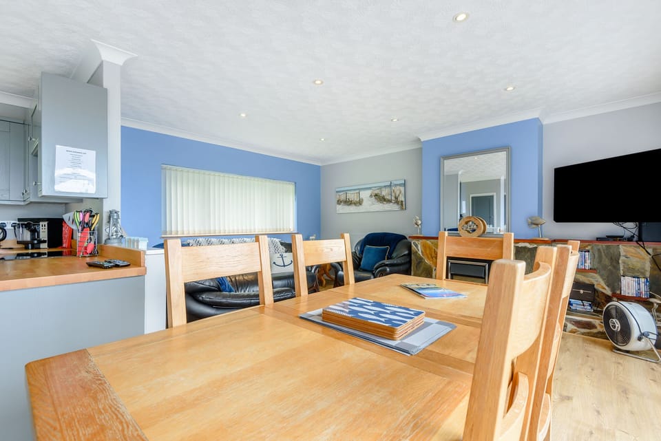 Cottage | Private kitchen | Fridge, dishwasher, highchair, cookware/dishes/utensils