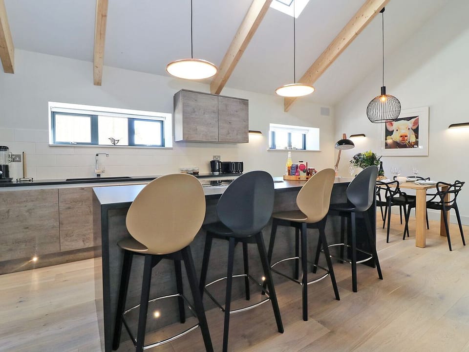 Cottage | Private kitchen | Dishwasher, highchair, cookware/dishes/utensils