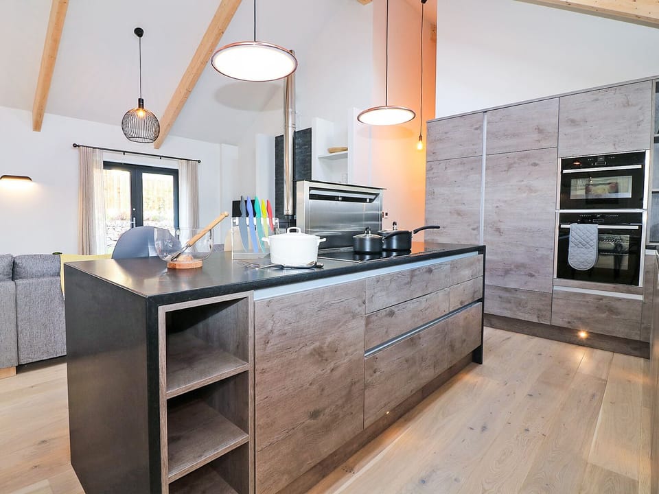 Cottage | Private kitchen | Dishwasher, highchair, cookware/dishes/utensils