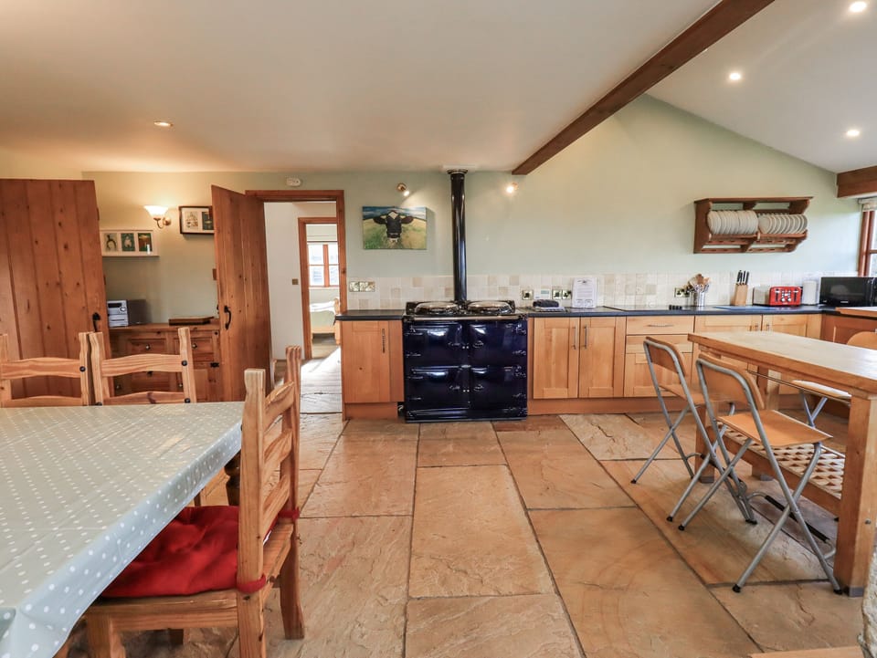 Cottage | Dining