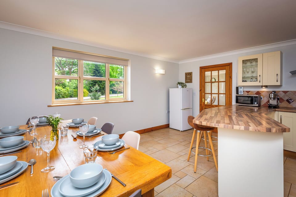 Cottage | Dining