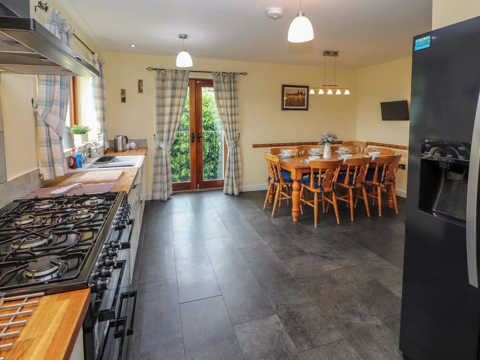 Cottage | Private kitchen | Stovetop, dishwasher, highchair, cookware/dishes/utensils