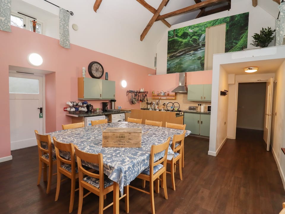 Cottage | Private kitchen | Stovetop, dishwasher, highchair, cookware/dishes/utensils