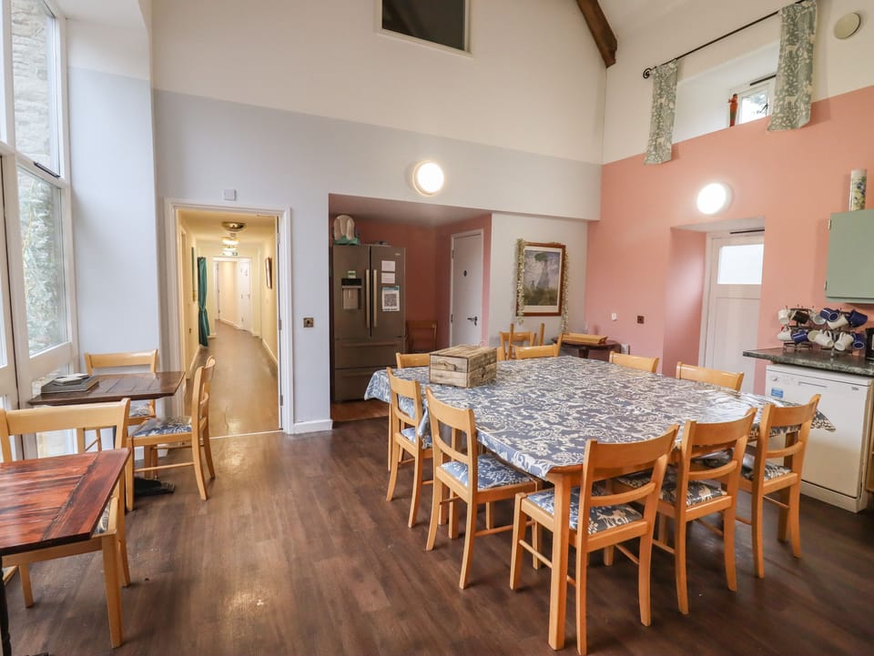 Cottage | Private kitchen | Stovetop, dishwasher, highchair, cookware/dishes/utensils