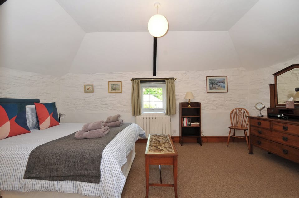 Cottage | 2 bedrooms, individually decorated, individually furnished, free WiFi