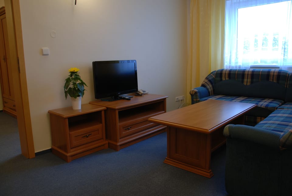Comfort Suite | In-room safe, desk, blackout drapes, cribs (surcharge)