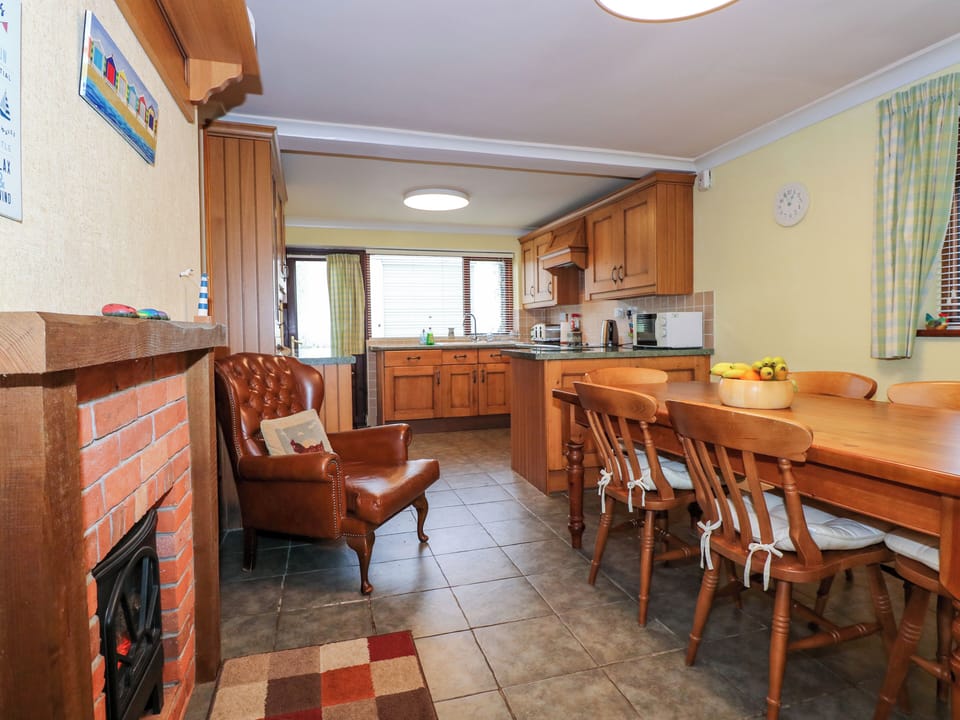 Cottage | Dining