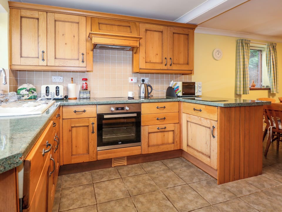 Cottage | Private kitchen | Stovetop, dishwasher, highchair, cookware/dishes/utensils