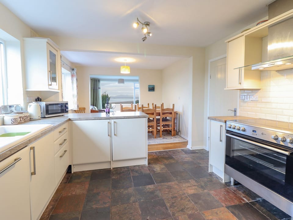 Cottage | Private kitchen | Stovetop, dishwasher, highchair, cookware/dishes/utensils
