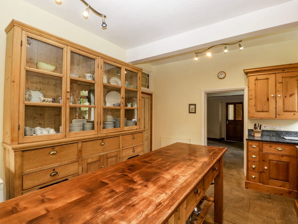 Cottage | Private kitchen | Fridge, microwave, stovetop, dishwasher