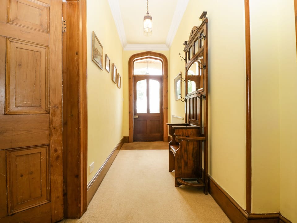 Cottage | Interior
