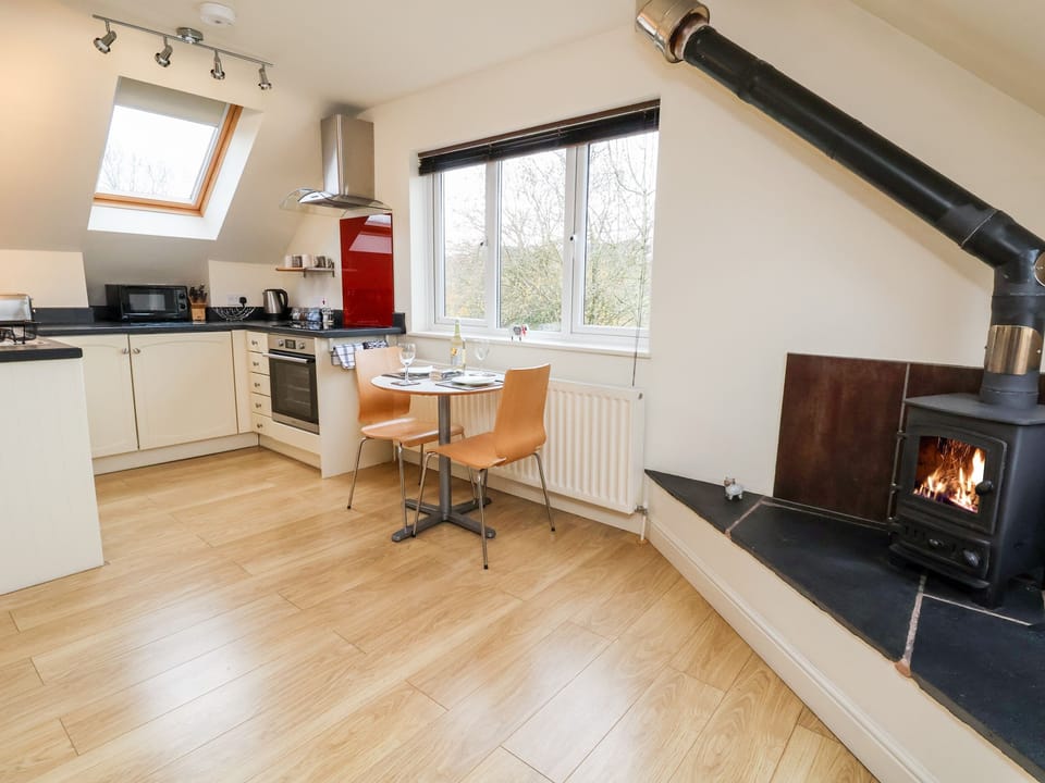 Cottage | Private kitchen | Stovetop, dishwasher, cookware/dishes/utensils