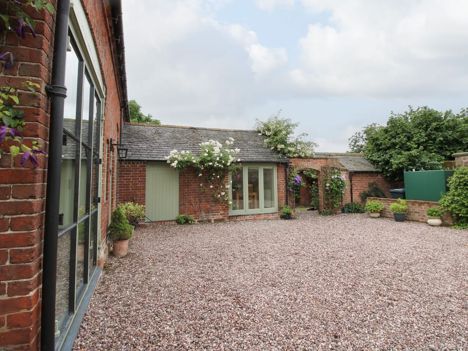 Cottage | Property grounds