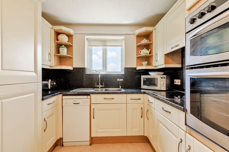 Cottage | Private kitchen | Fridge, dishwasher, highchair, cookware/dishes/utensils
