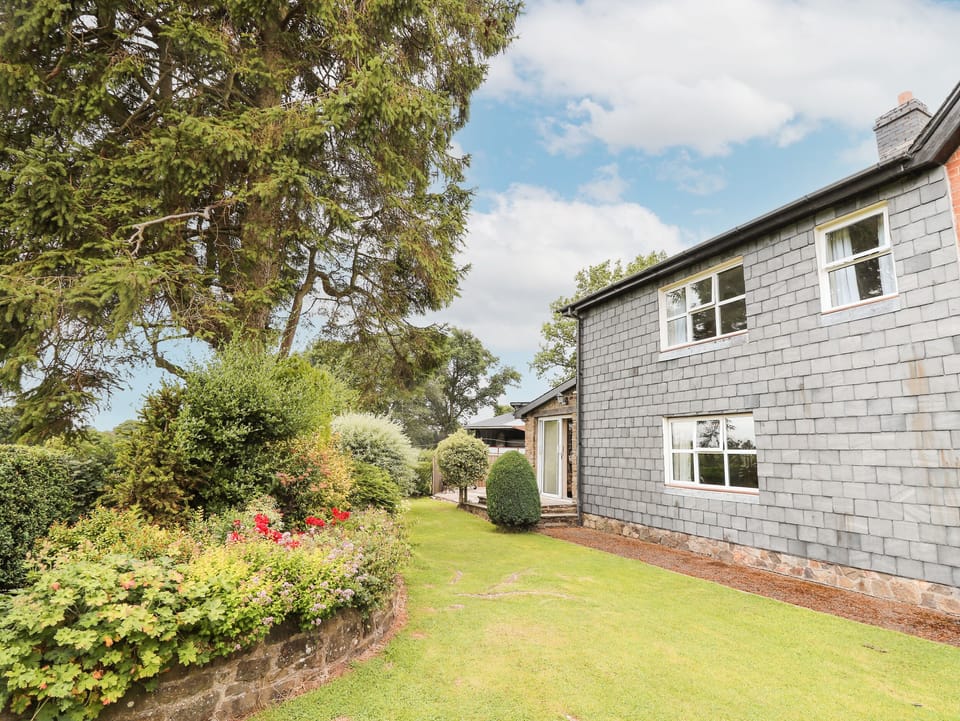 Cottage | Interior