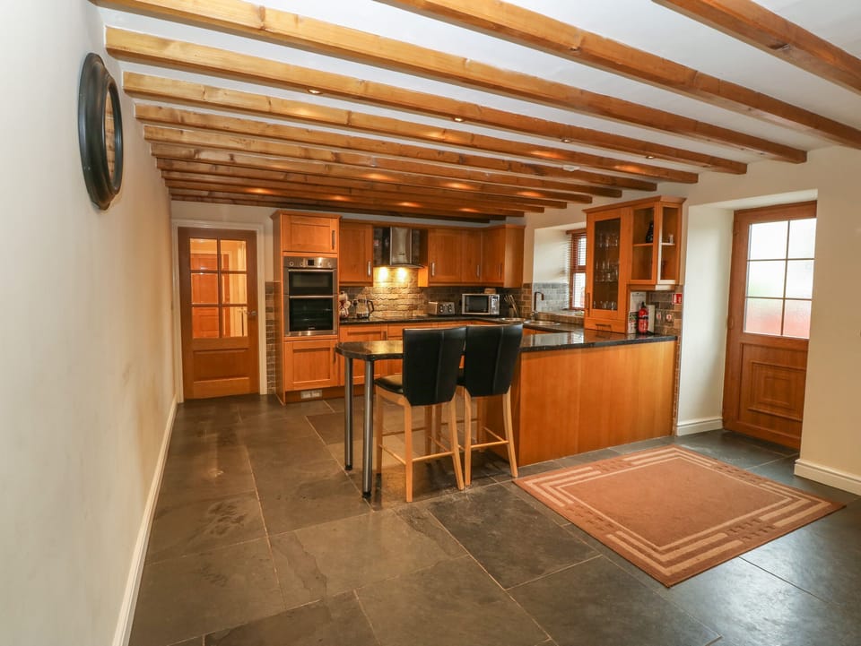 Cottage | Private kitchen | Dishwasher, highchair, cookware/dishes/utensils