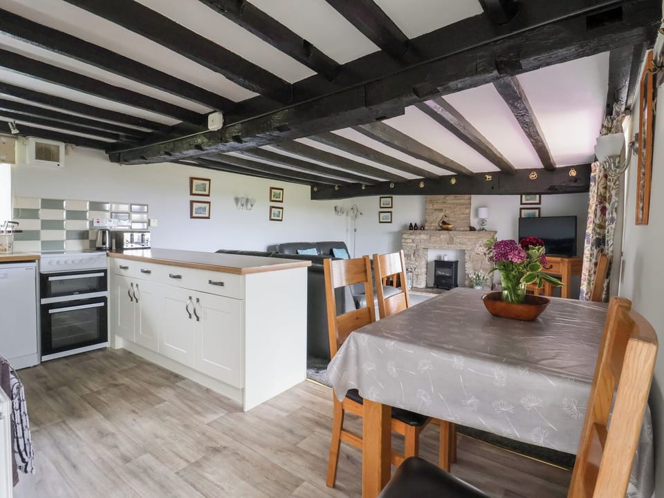 Cottage | Dining