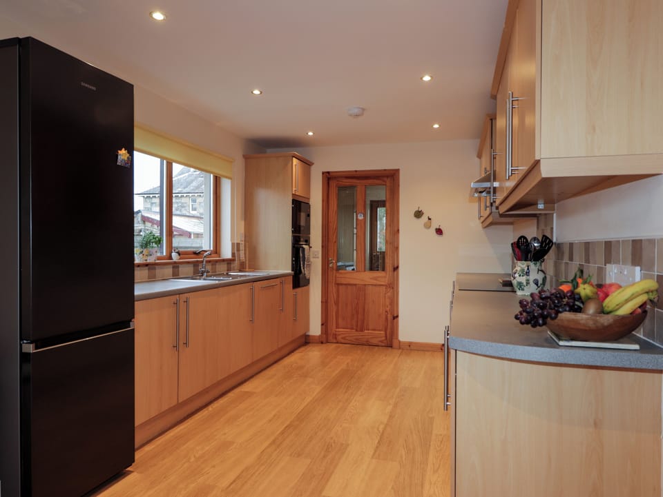 Cottage | Private kitchen | Stovetop, dishwasher, highchair, cookware/dishes/utensils