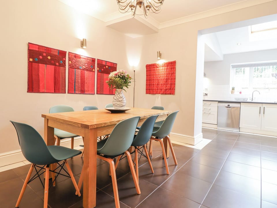 Cottage | Dining