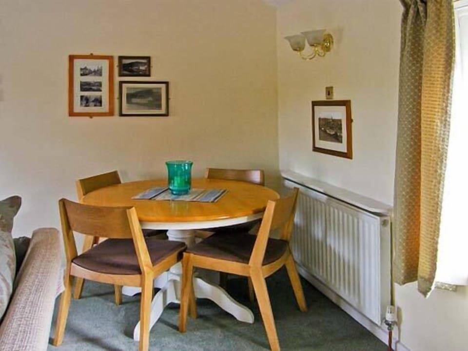 Cottage | Private kitchen | Stovetop, dishwasher, cookware/dishes/utensils
