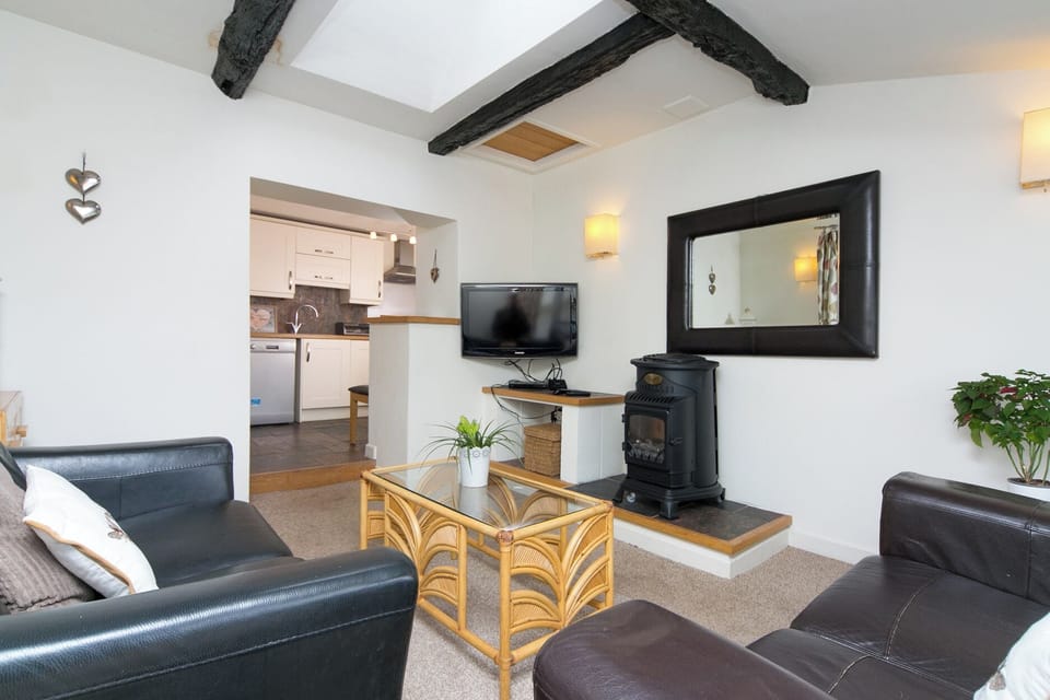 Cottage | Living area | TV
