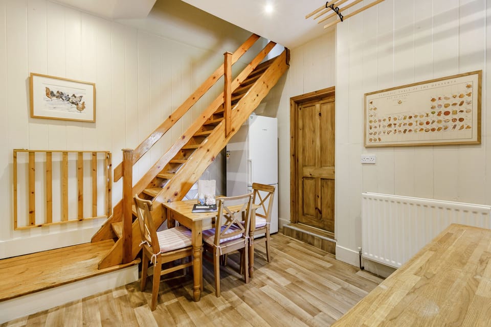 Cottage | Dining
