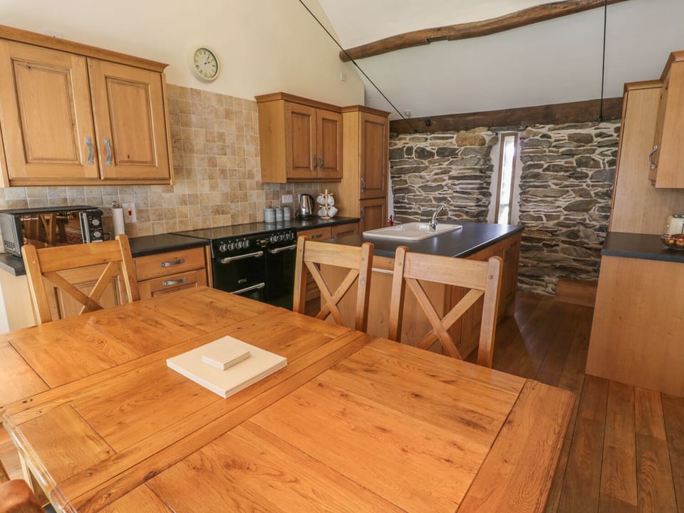 Cottage | Private kitchen | Dishwasher, electric kettle, cookware/dishes/utensils