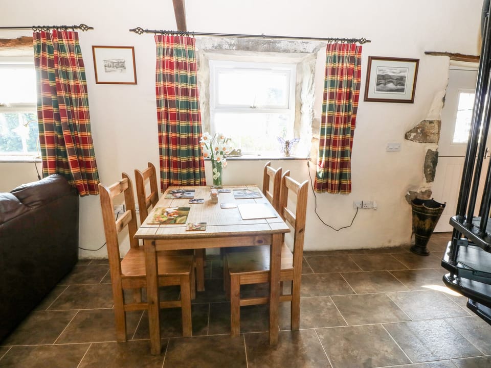 Cottage | Private kitchen | Dishwasher, highchair, cookware/dishes/utensils