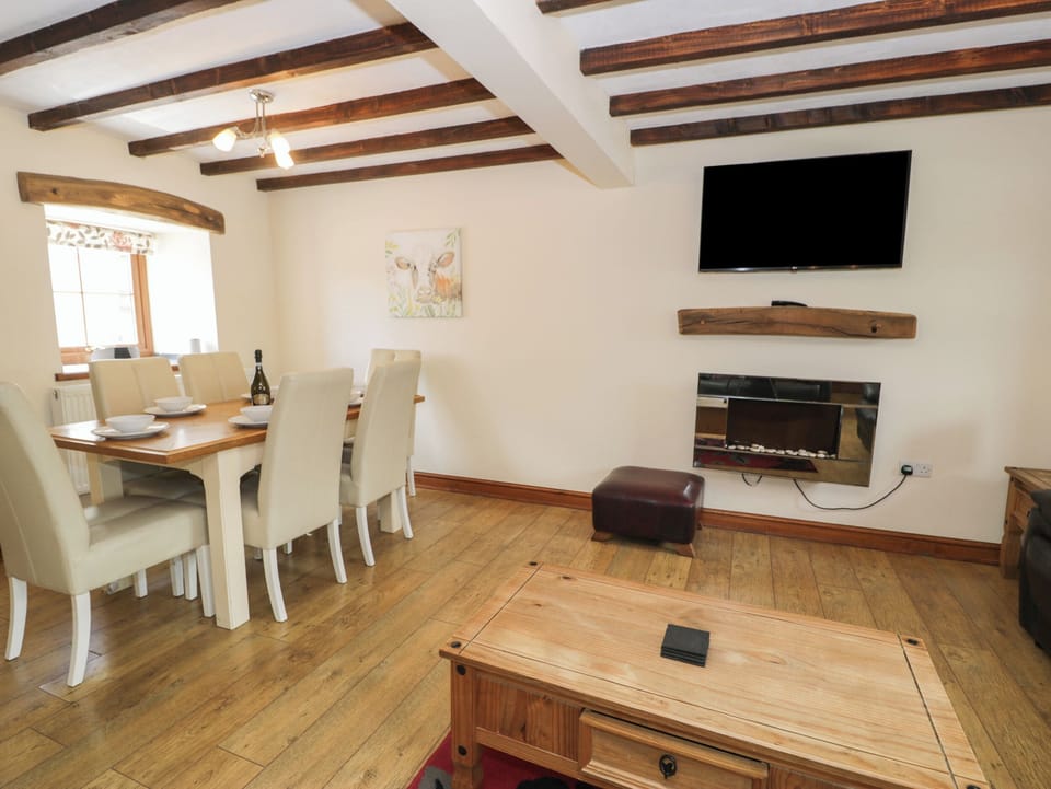 Cottage | Dining