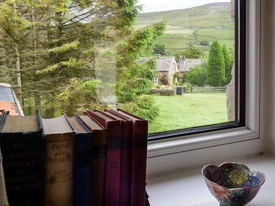 Cottage | 2 bedrooms, individually decorated, individually furnished