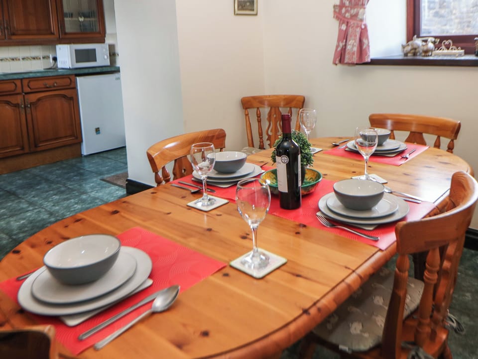 Cottage | Dining