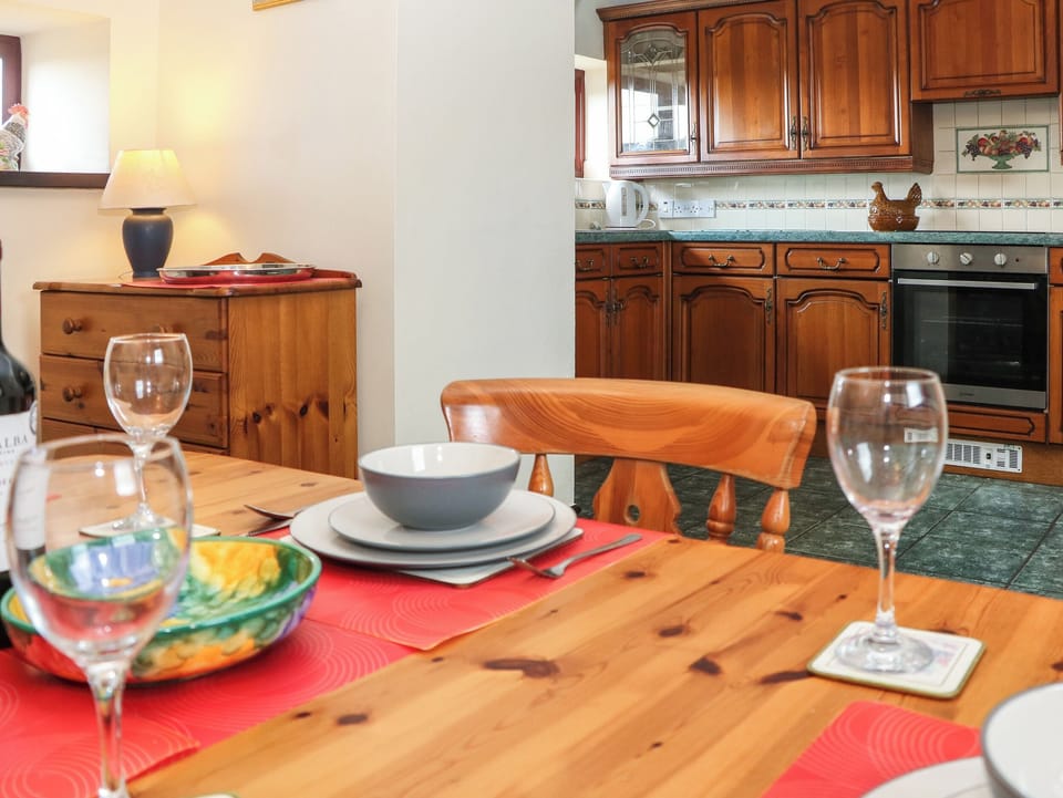 Cottage | Dining