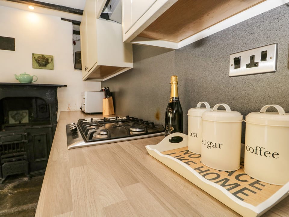 Cottage | Private kitchen | Dishwasher, highchair, cookware/dishes/utensils