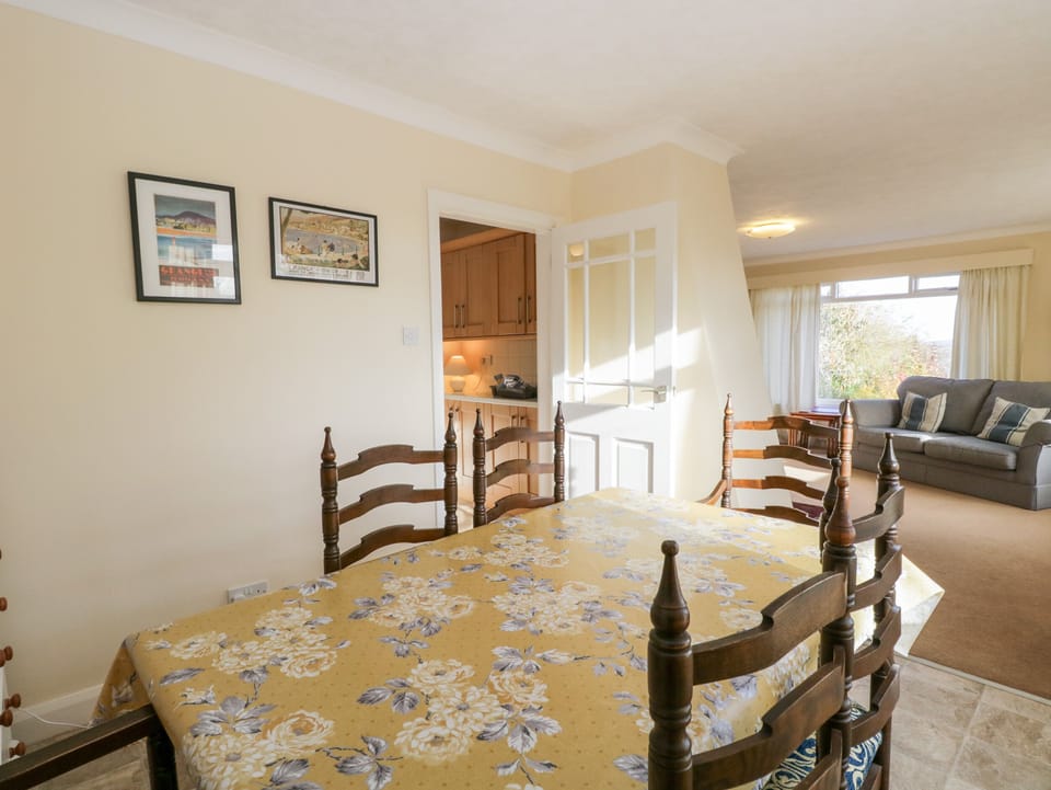 Cottage | Dining