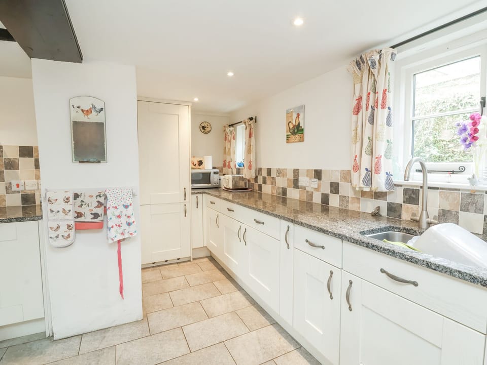 Cottage | Private kitchen | Stovetop, dishwasher, highchair, cookware/dishes/utensils