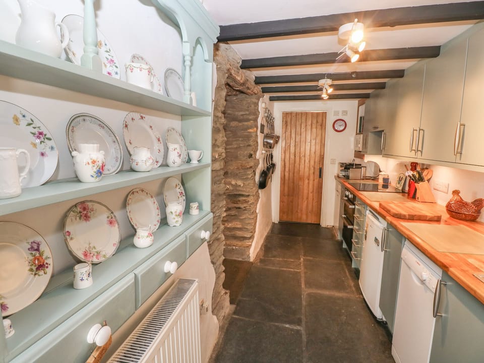 Cottage | Private kitchen | Stovetop, dishwasher, highchair, cookware/dishes/utensils