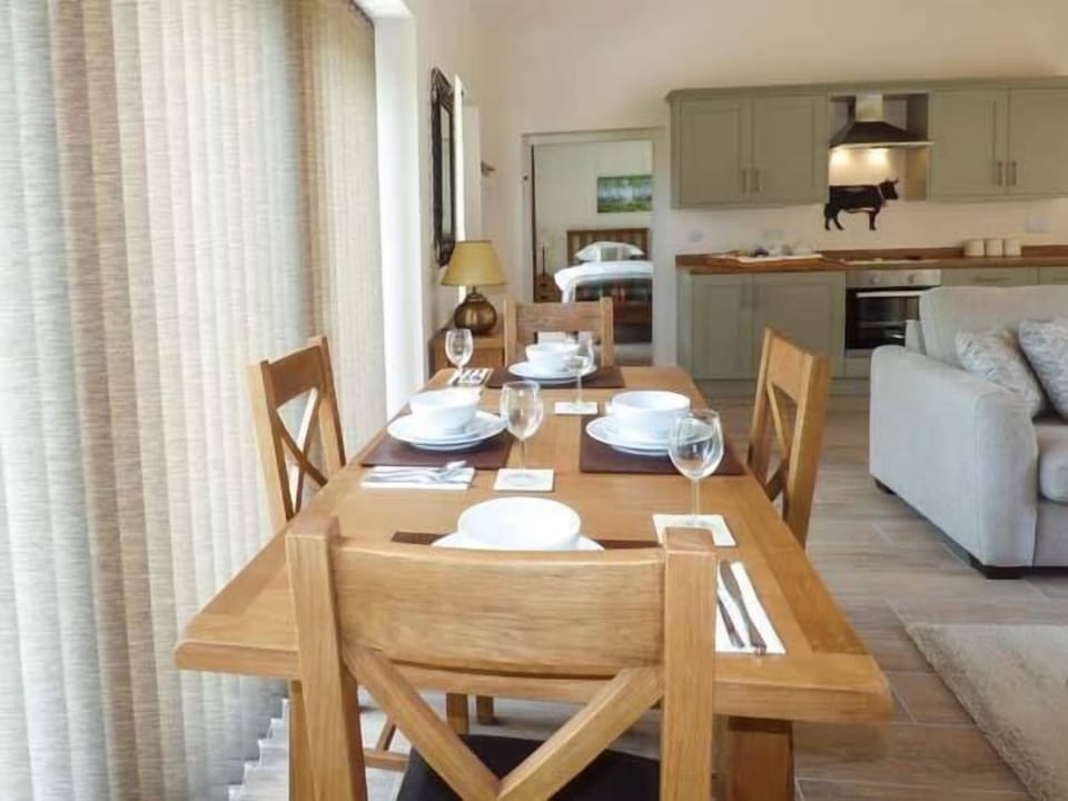 Cottage | Private kitchen | Fridge, microwave, stovetop, dishwasher