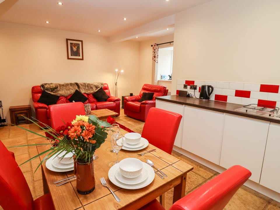 Cottage | Dining