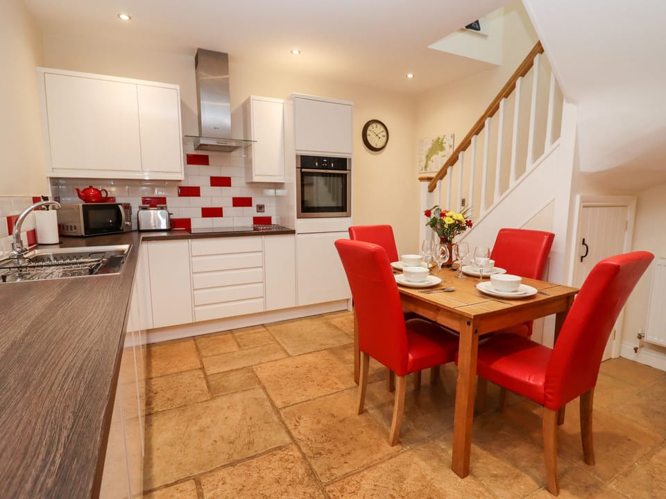 Cottage | Dining