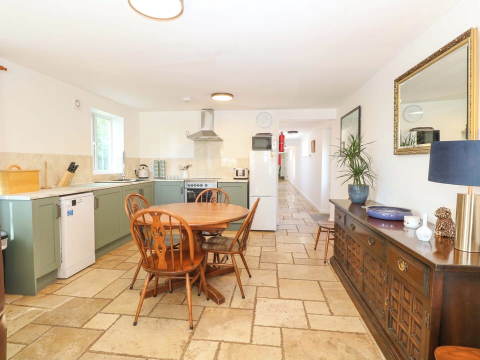 Cottage | Private kitchen | Stovetop, dishwasher, highchair, cookware/dishes/utensils