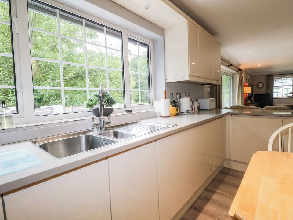 Cottage | Private kitchen | Fridge, stovetop, dishwasher, electric kettle