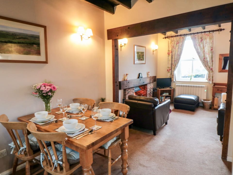 Cottage | Dining