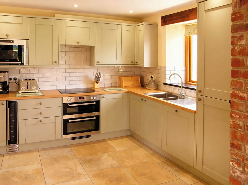 Cottage | Private kitchen | Fridge, microwave, stovetop, dishwasher