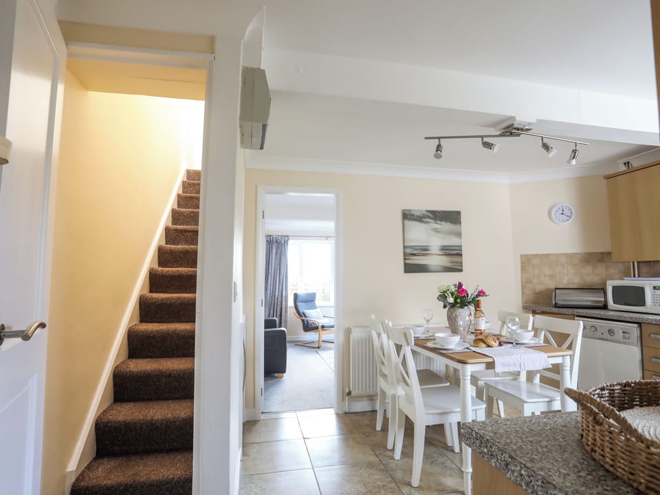 Cottage | Dining