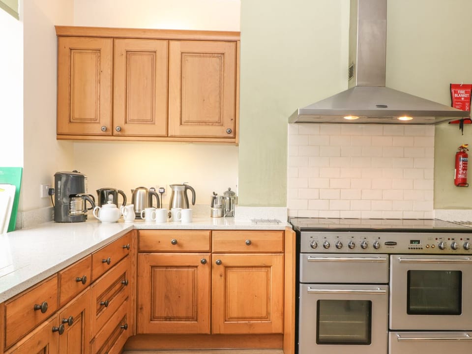 Cottage | Private kitchen | Fridge, dishwasher, highchair, cookware/dishes/utensils