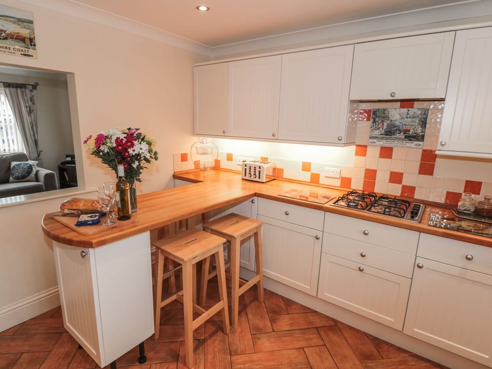 Cottage | Private kitchen | Fridge, microwave, dishwasher, toaster