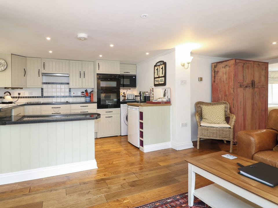 Cottage | Private kitchen | Stovetop, dishwasher, highchair, cookware/dishes/utensils