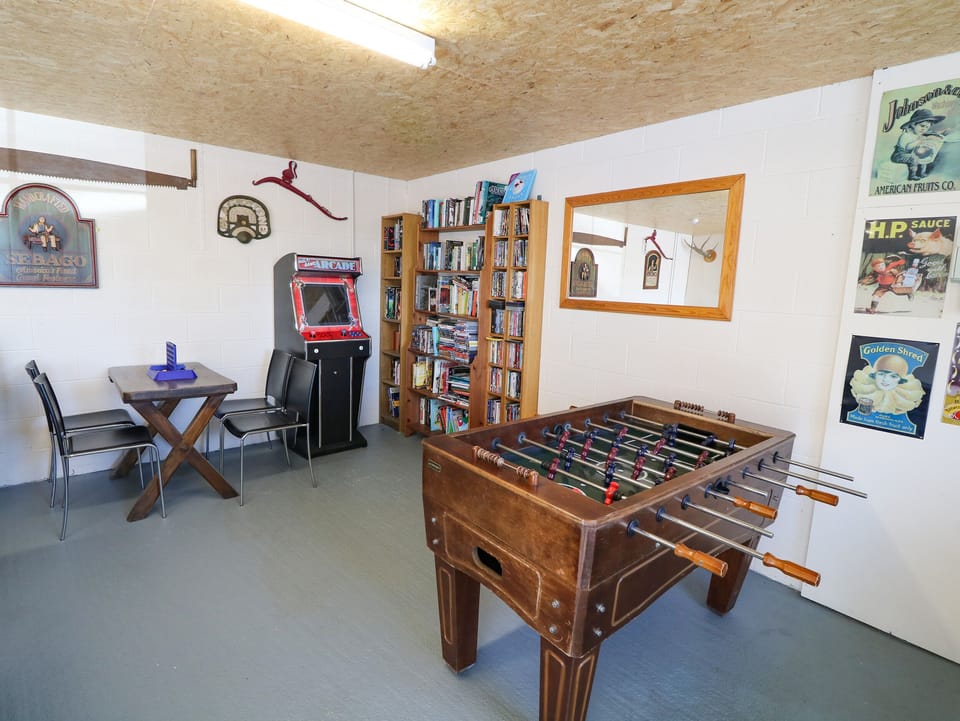 Cottage | Game room
